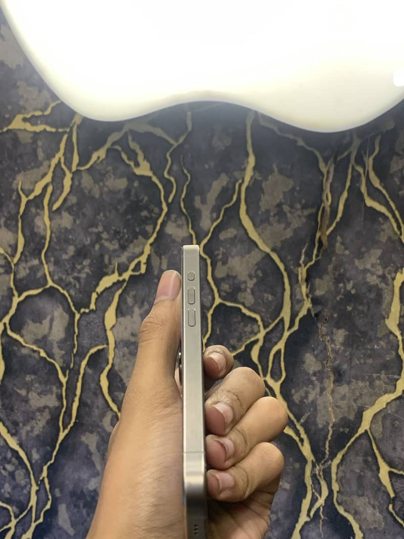 Apple iPhone 15 Pro 9