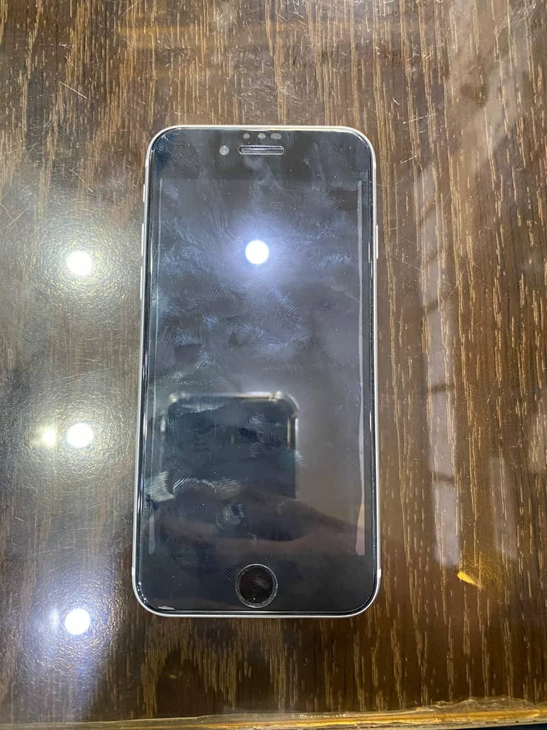 Apple iPhone SE 2020 1