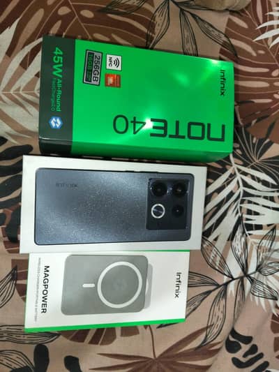 Infinix Note 40 8 256 with box charger and wireless charger