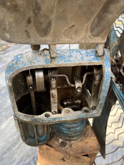 100 years old oil fan anteik