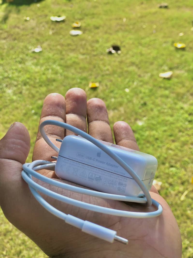 Apple Adapter and Cabel 1