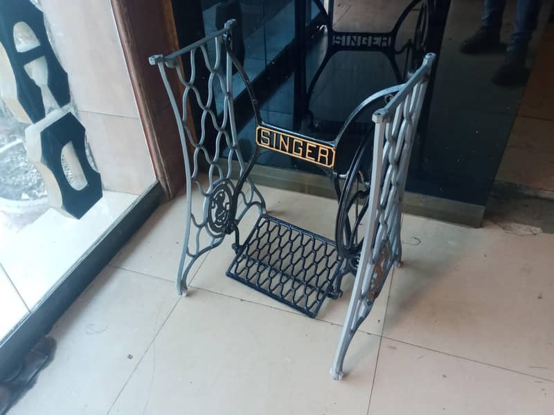 old singer table stand 1