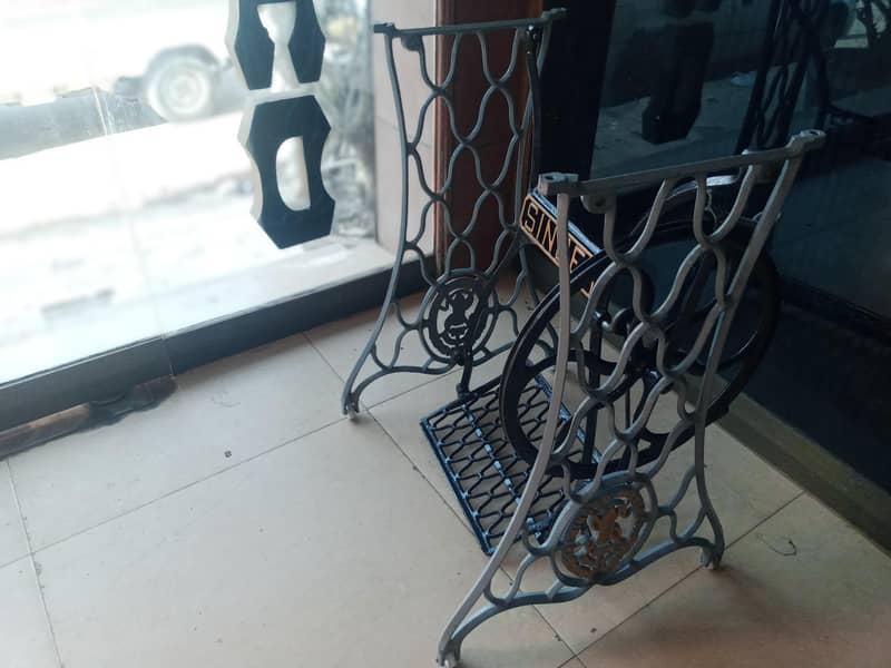 old singer table stand 2