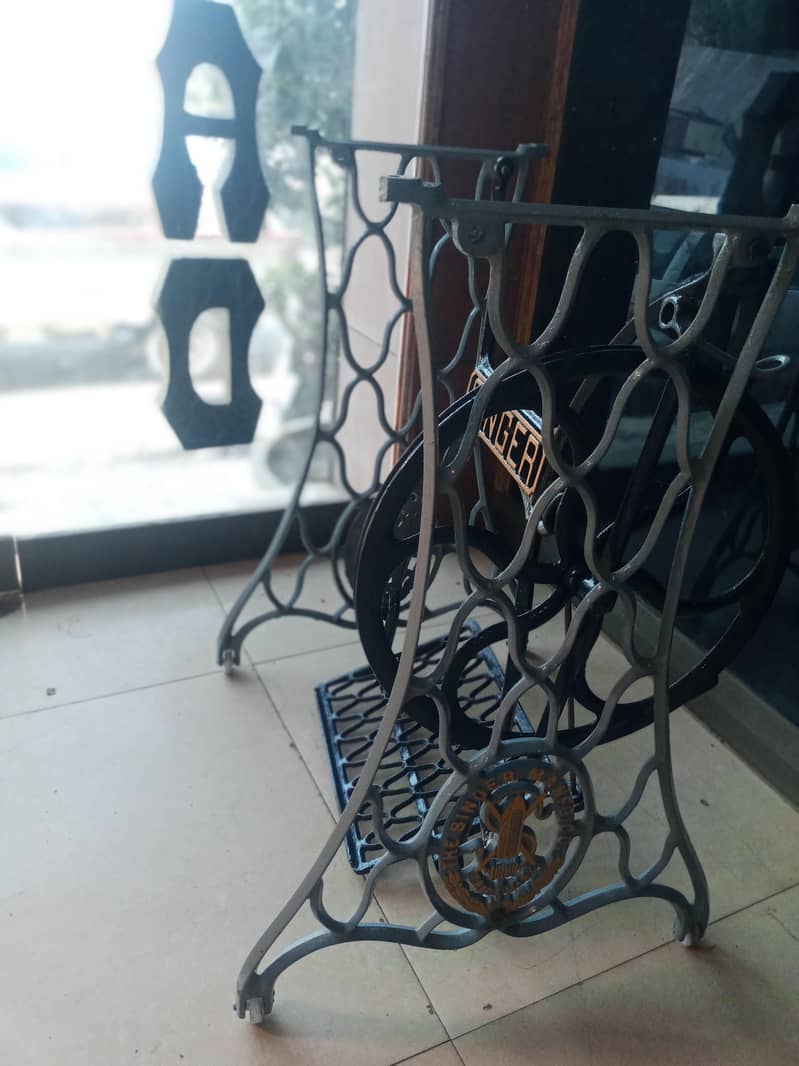 old singer table stand 5