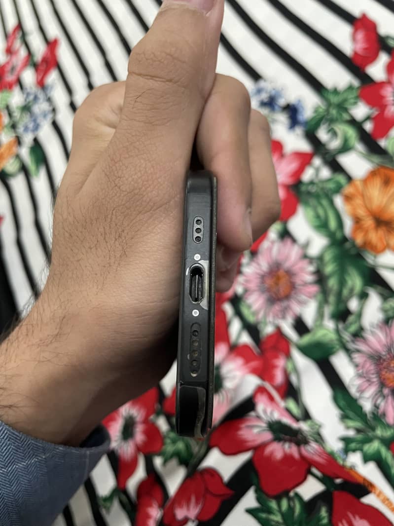 Apple iPhone 15 4