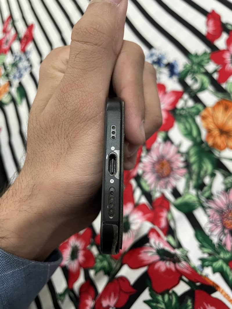 Apple iPhone 15 9