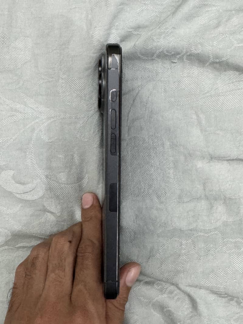 Apple iPhone 15 Pro Max 1