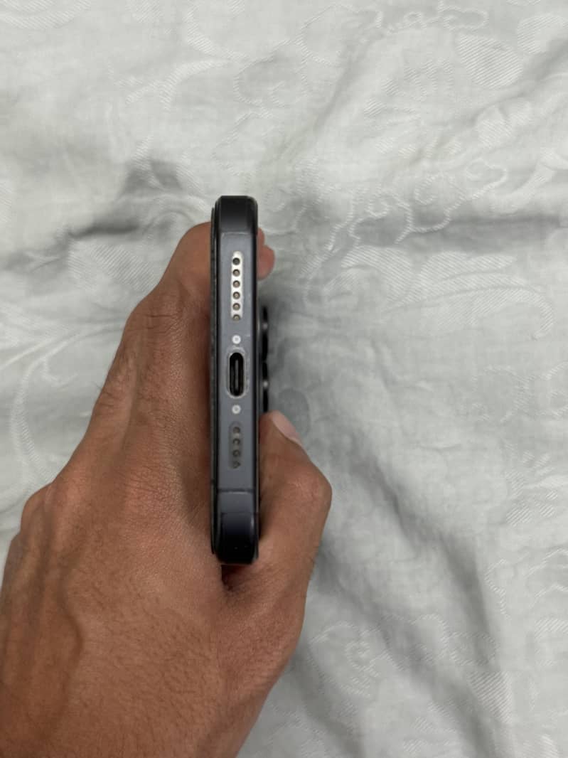 Apple iPhone 15 Pro Max 3