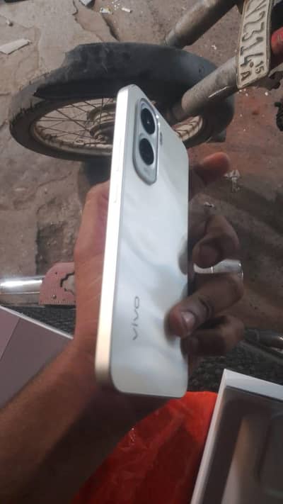Vivo Y500