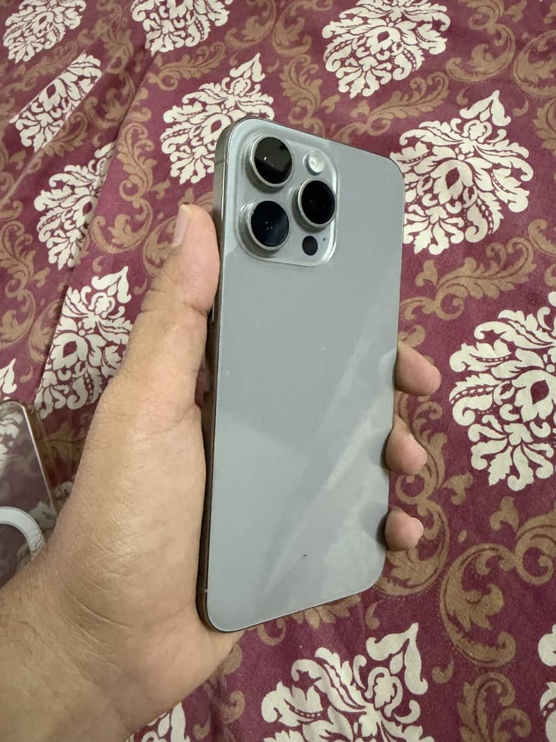 Apple iPhone 15 Pro Max 3