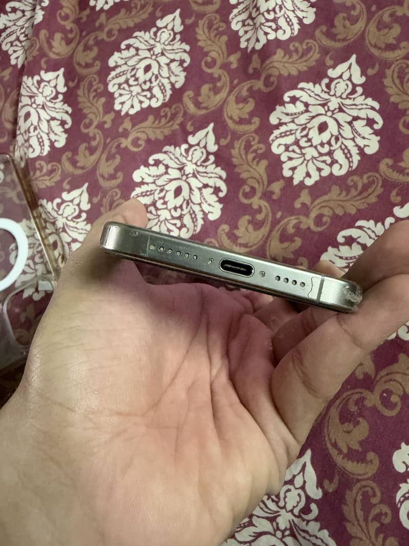 Apple iPhone 15 Pro Max 5