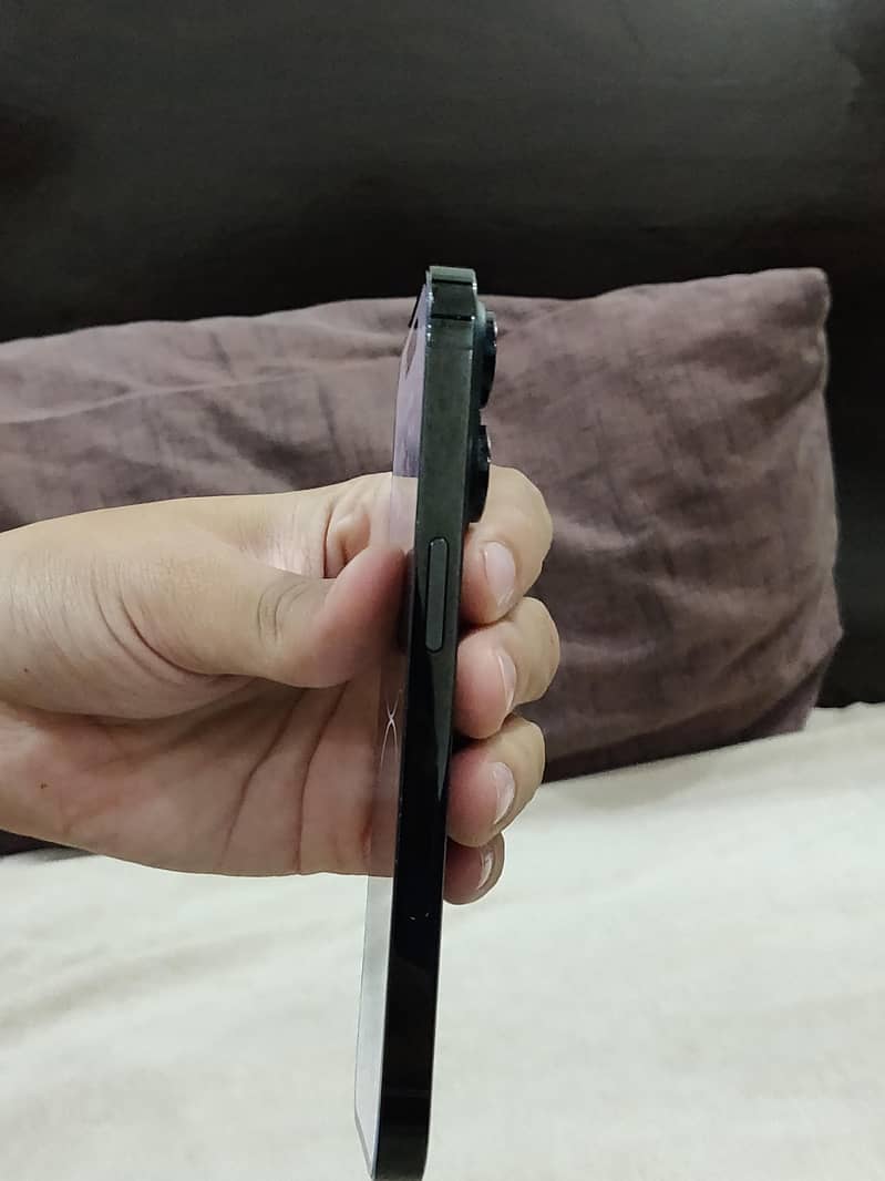 Apple iPhone 14 Pro 2