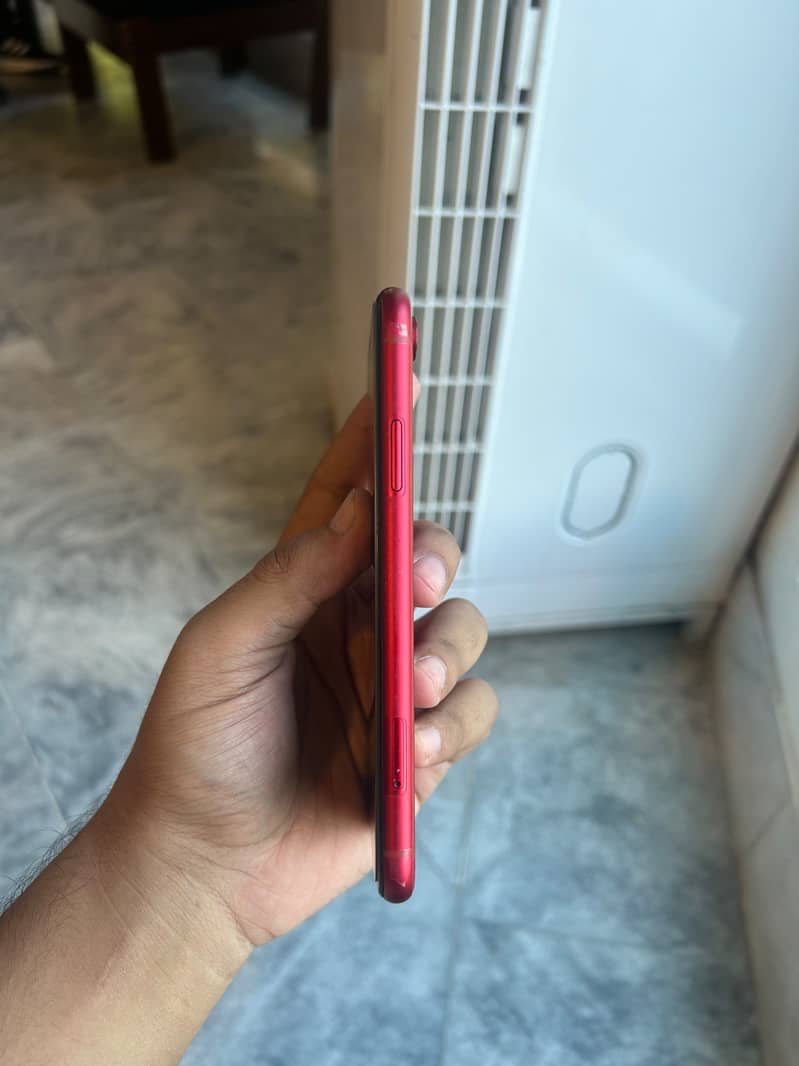 iPhone XR 4