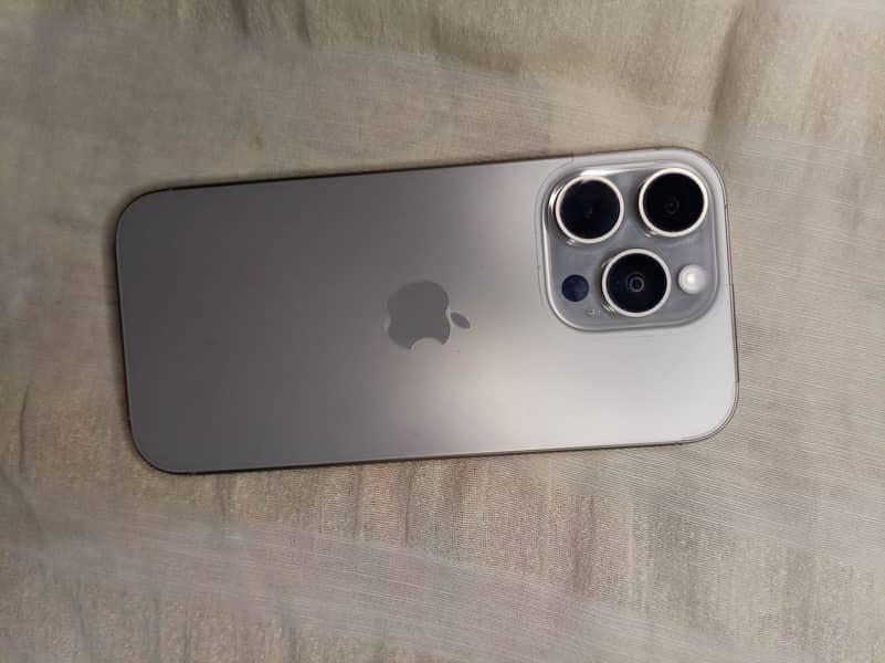 Apple iPhone 16 Pro 1