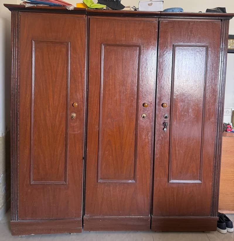 brown almari 0
