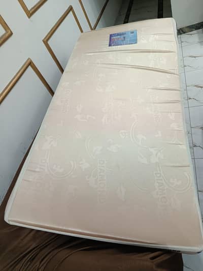 Single bed mattress