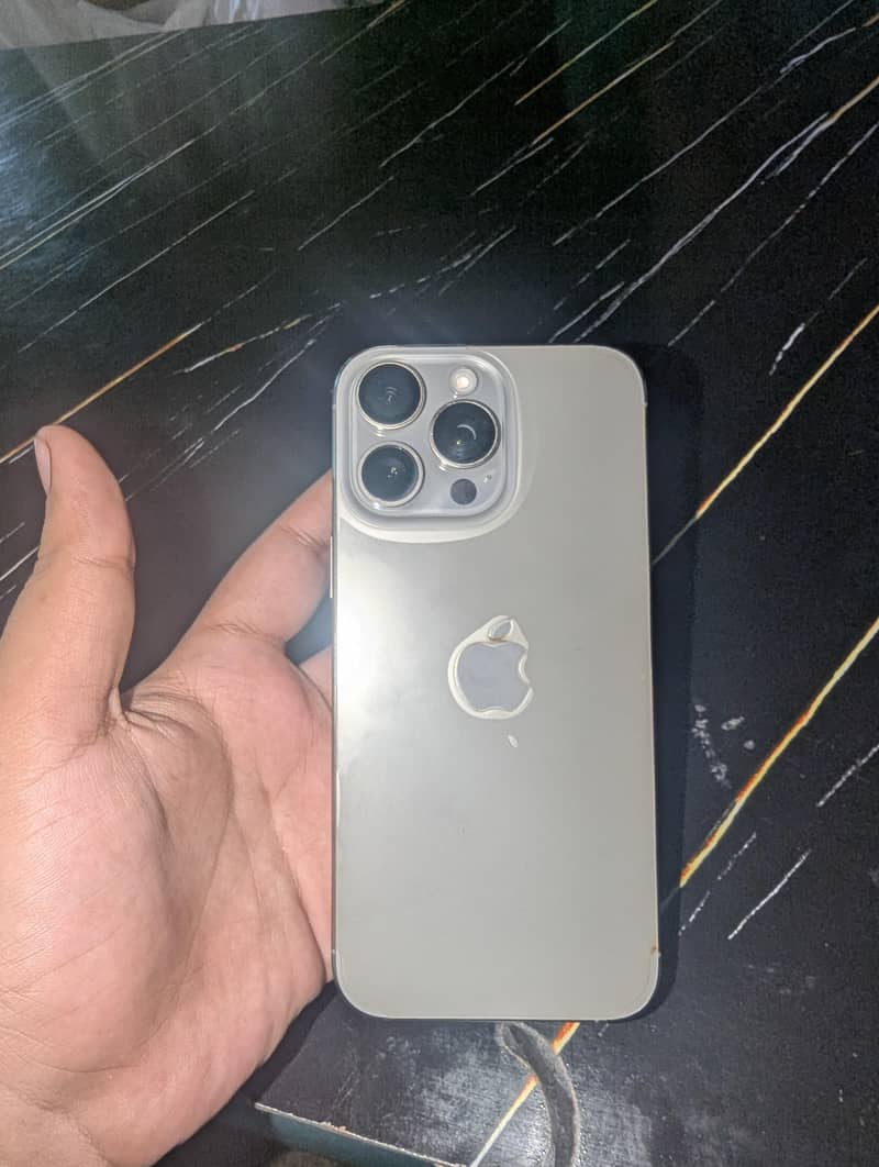Apple iPhone 16 Pro Max 0
