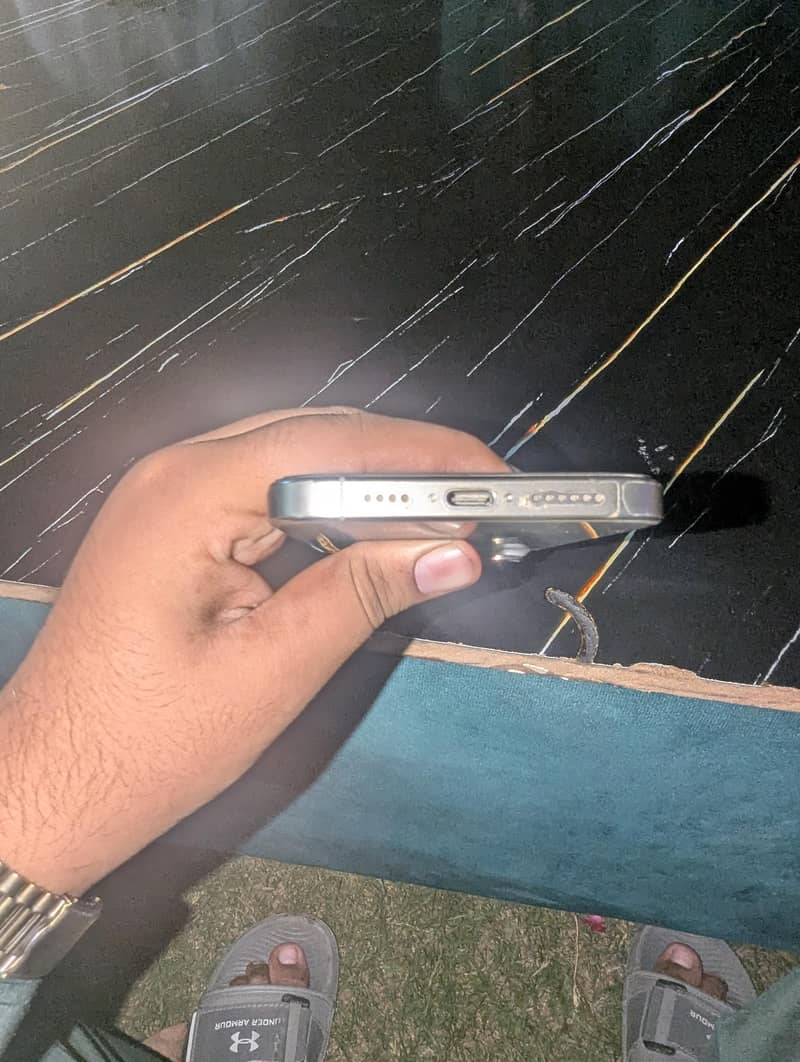 Apple iPhone 16 Pro Max 3