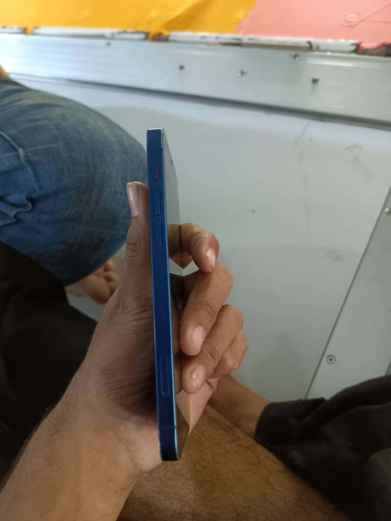 Apple iPhone 12 3