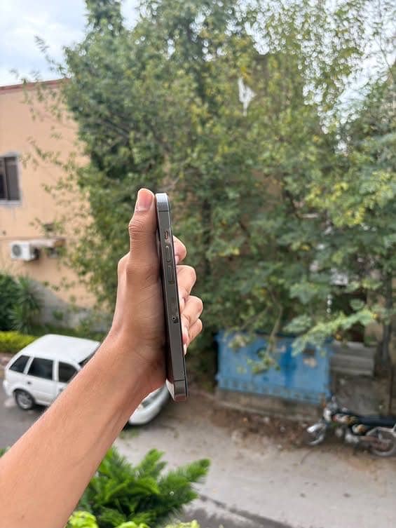 Apple iPhone 13 Pro 1