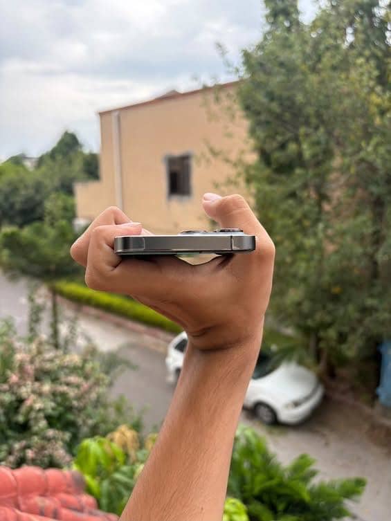 Apple iPhone 13 Pro 3