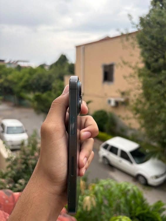 Apple iPhone 13 Pro 4