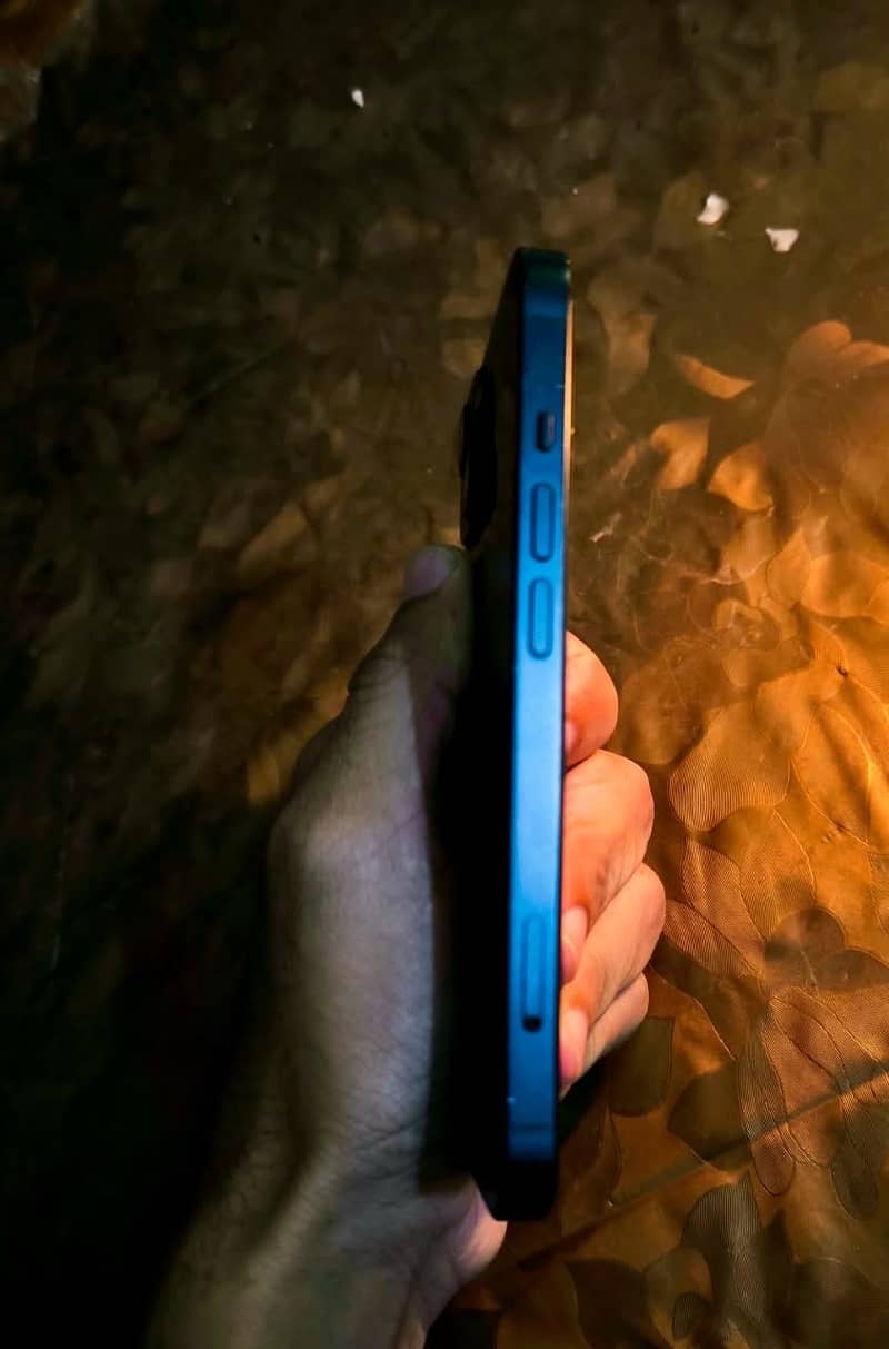 Apple iPhone 13 2