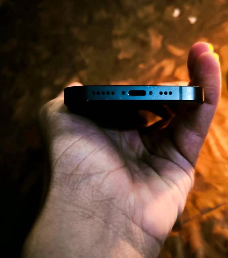 Apple iPhone 13 7