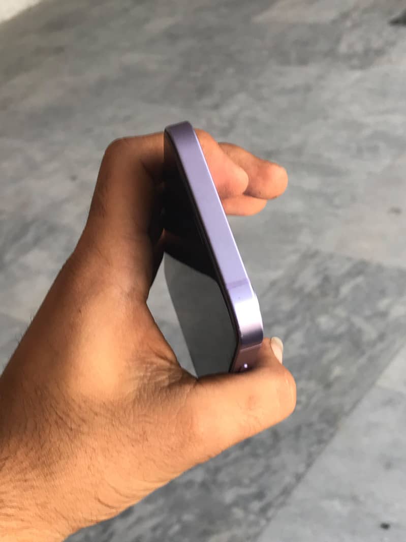Apple iPhone 12 6