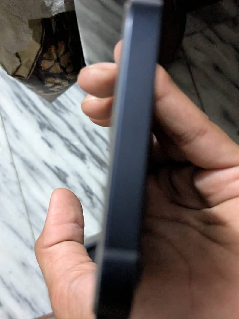 Apple iPhone 12 3