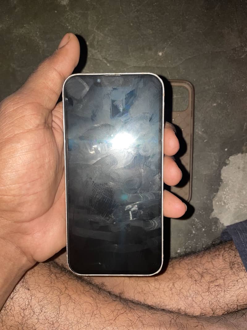 Apple iPhone 13 5