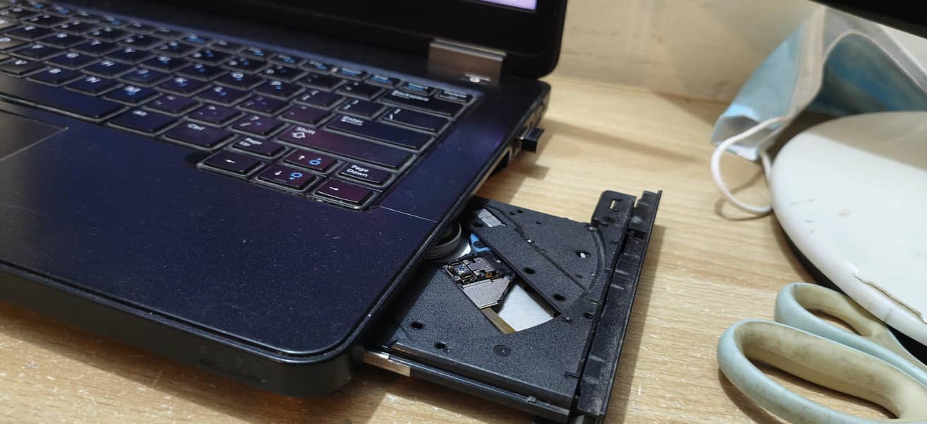 Dell Latitude E5440 4