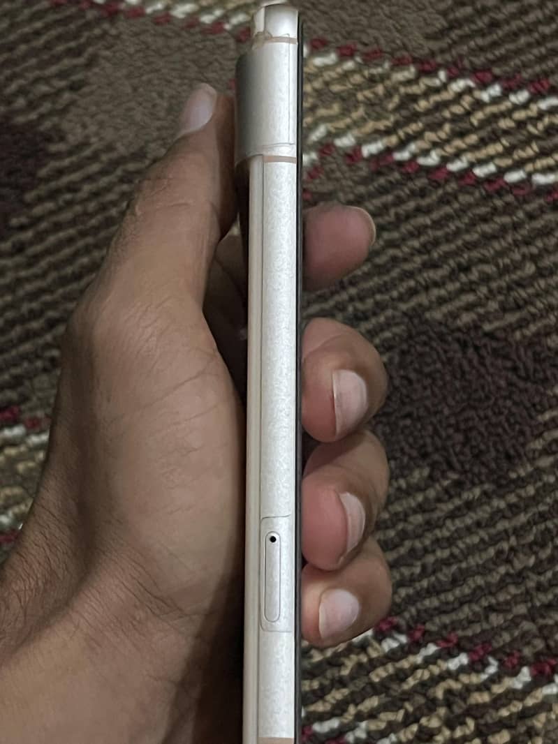 Google Pixel 8 4