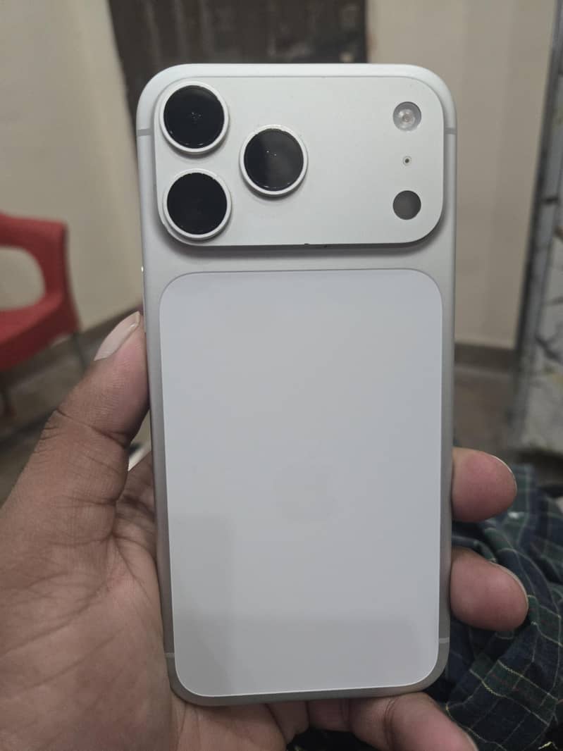 Apple iPhone 17 Pro Max 0