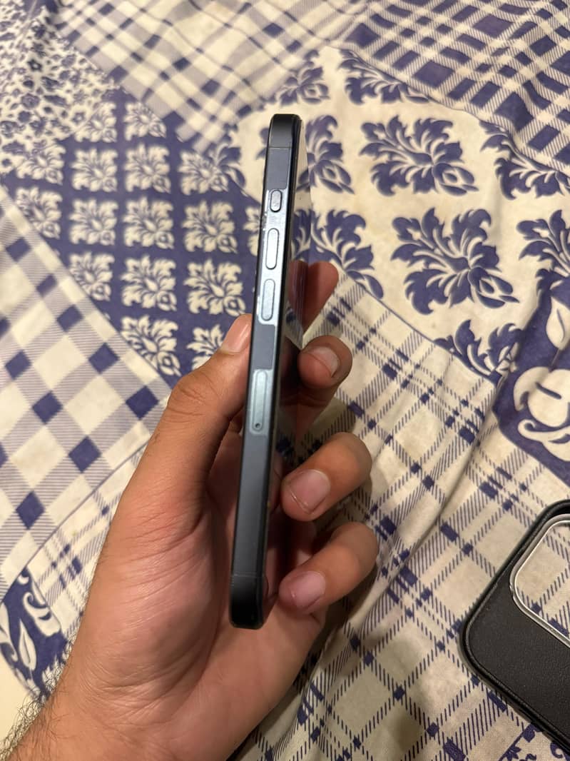 Apple iPhone 15 Pro 2