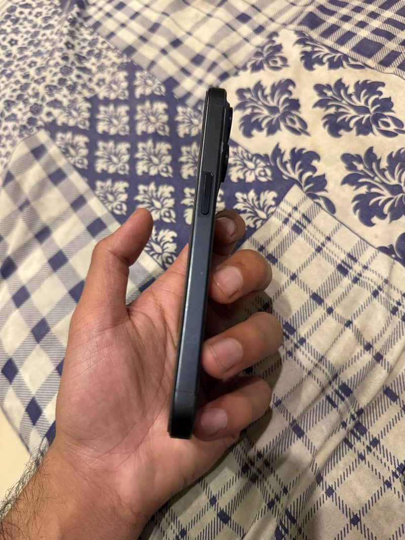 Apple iPhone 15 Pro 3