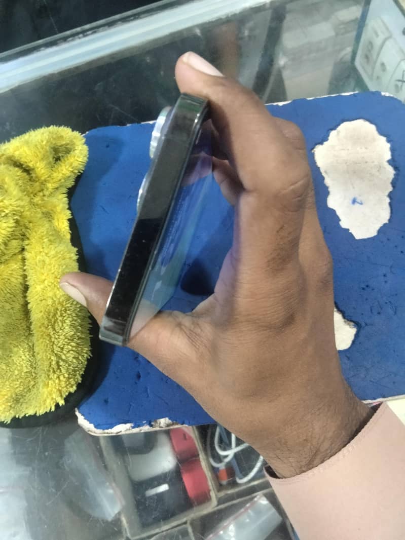 Apple iPhone 13 Pro Max 4