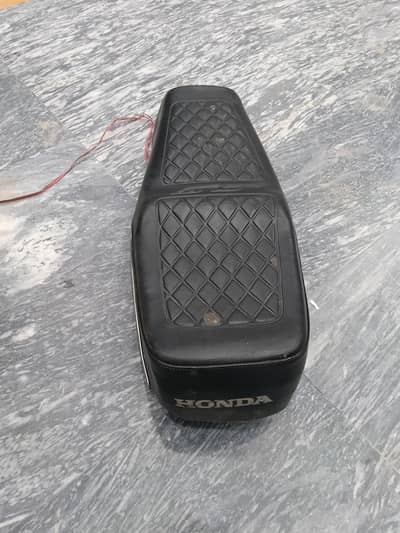 125 fuel tank and seat