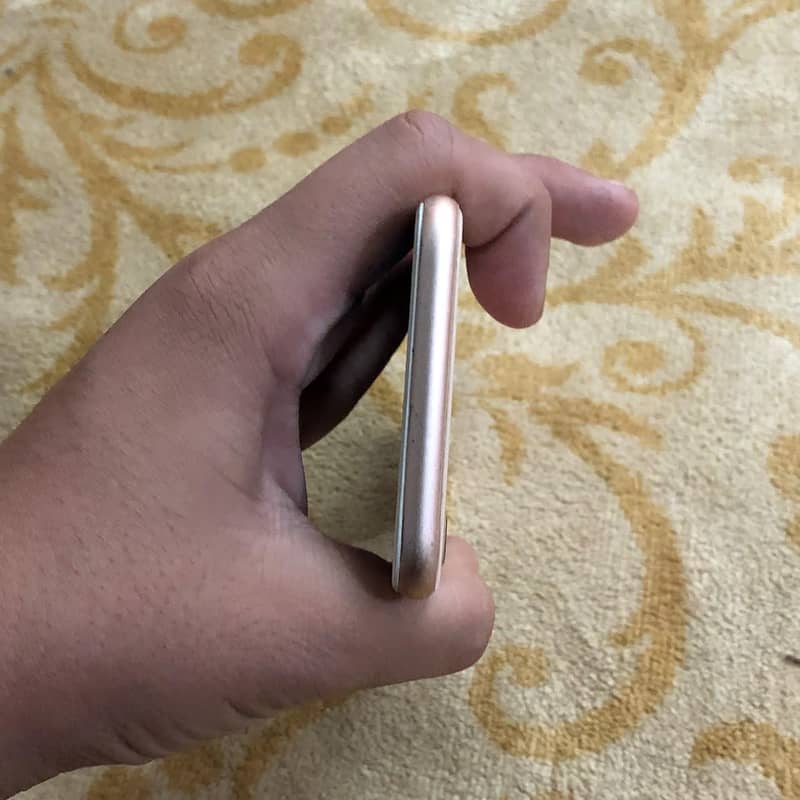 Apple iPhone 8 3