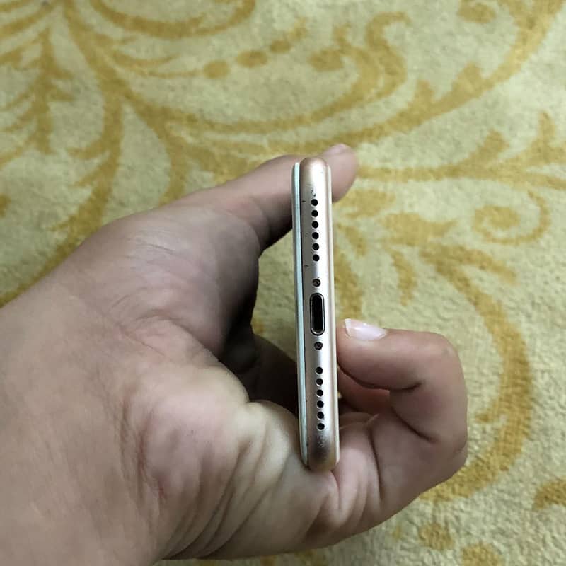 Apple iPhone 8 4