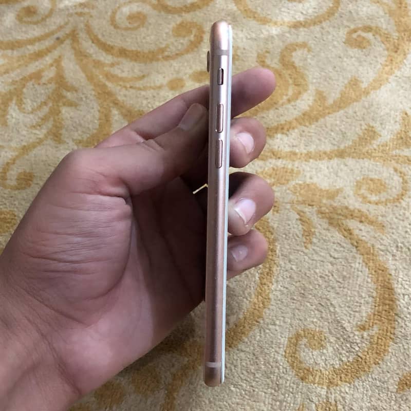 Apple iPhone 8 5