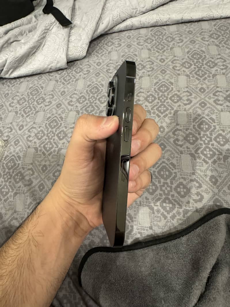 Apple iPhone 14 Pro 2