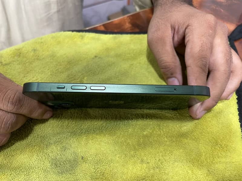 Apple iPhone 13 0