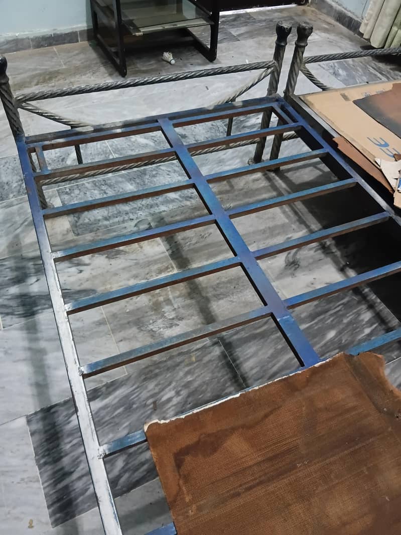 2  single iron bed 1