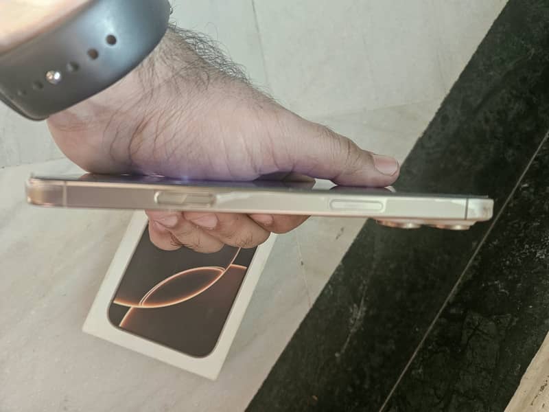 Apple iPhone 16 Pro Max 3