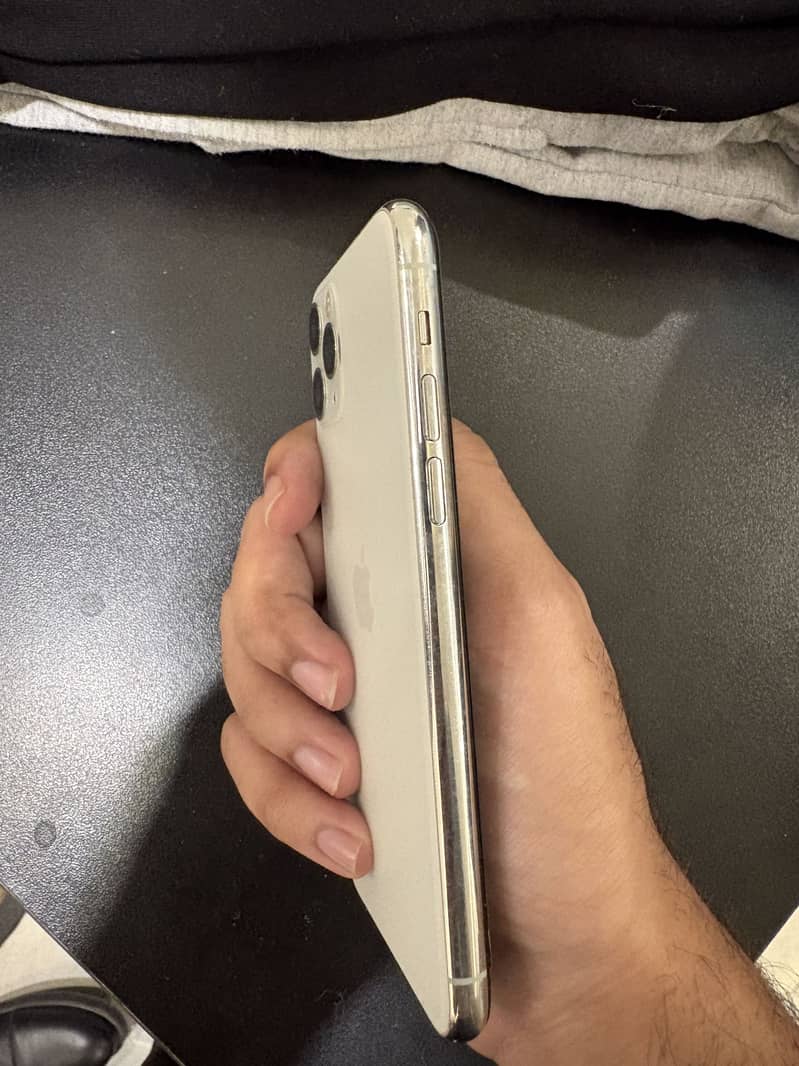 Apple iPhone 11 Pro 1