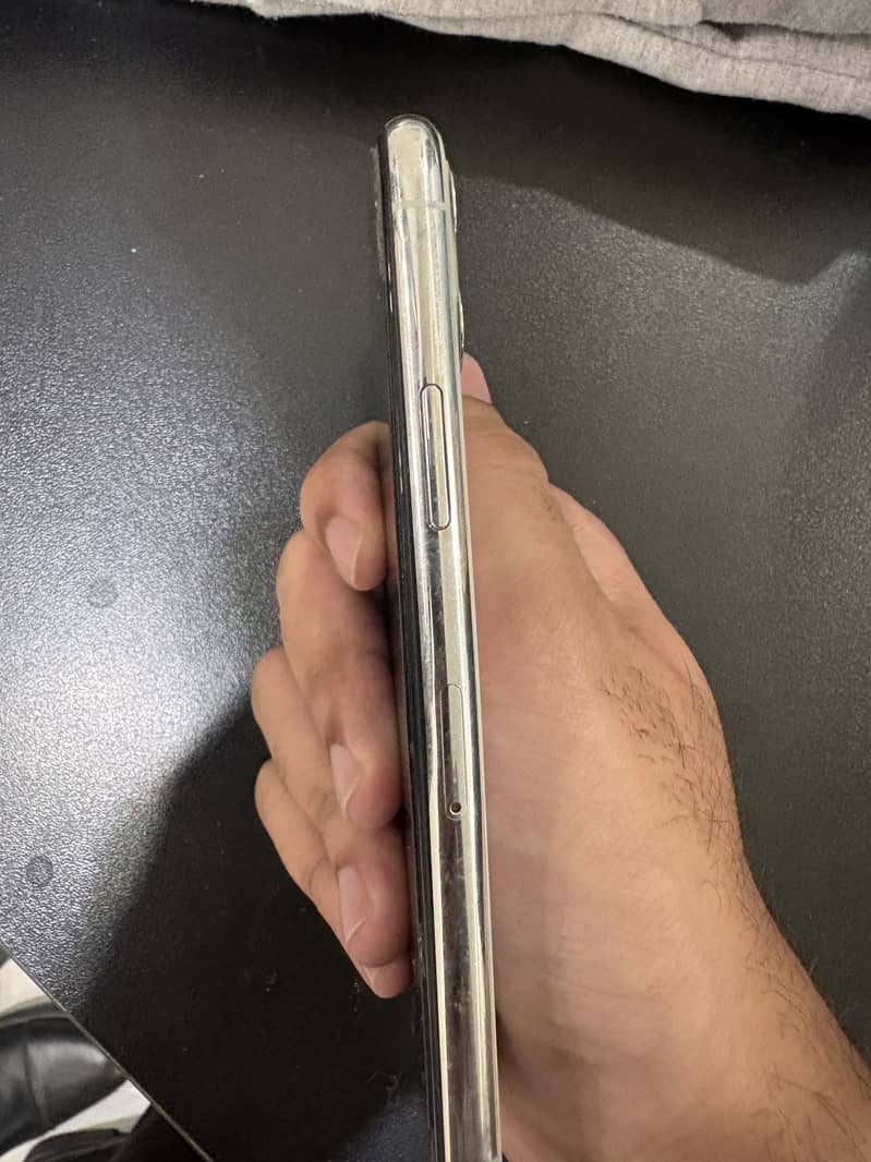 Apple iPhone 11 Pro 2