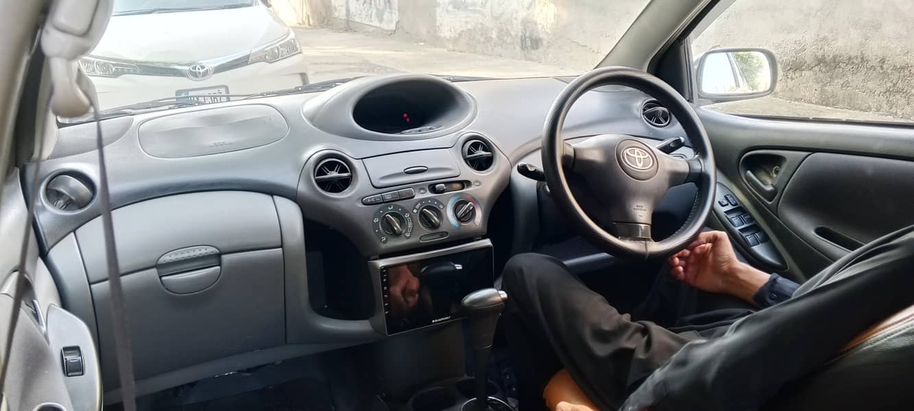 Toyota Vitz 2002 6