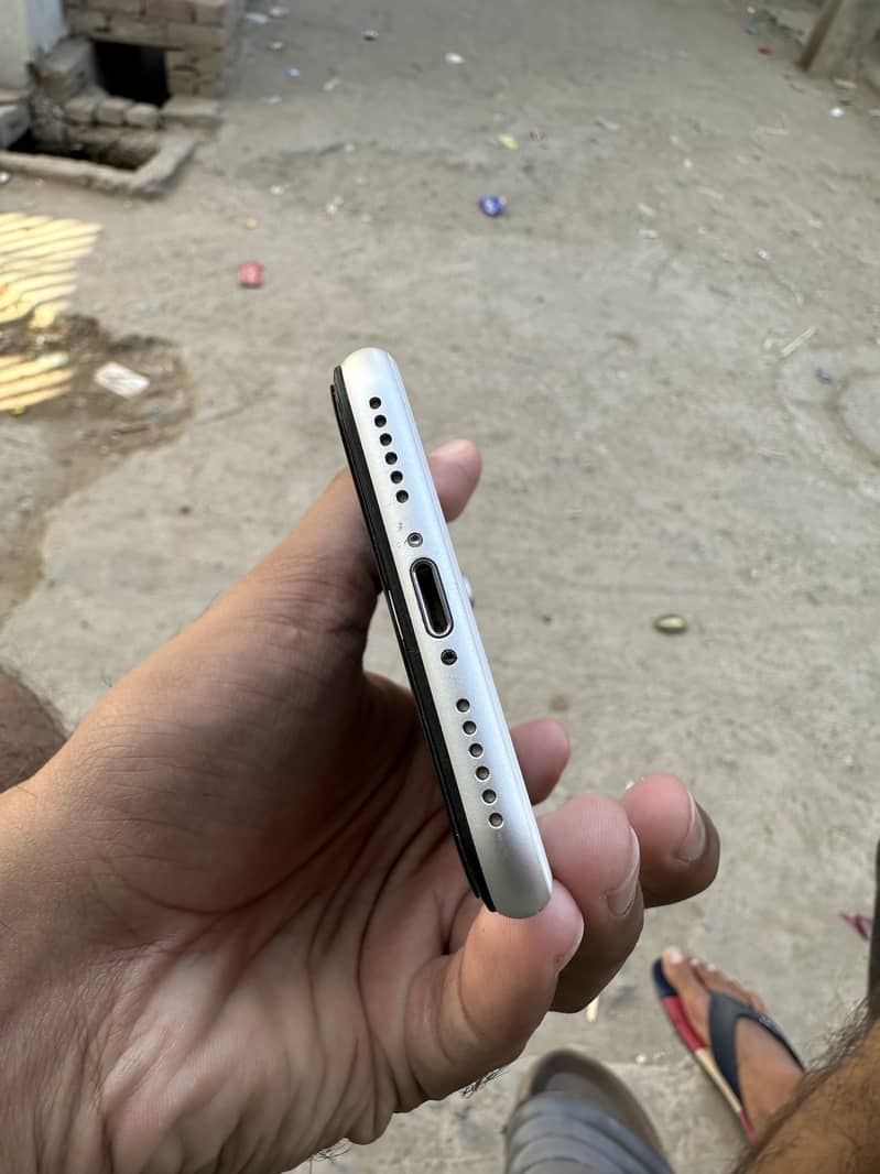 Apple iPhone SE 2020 3