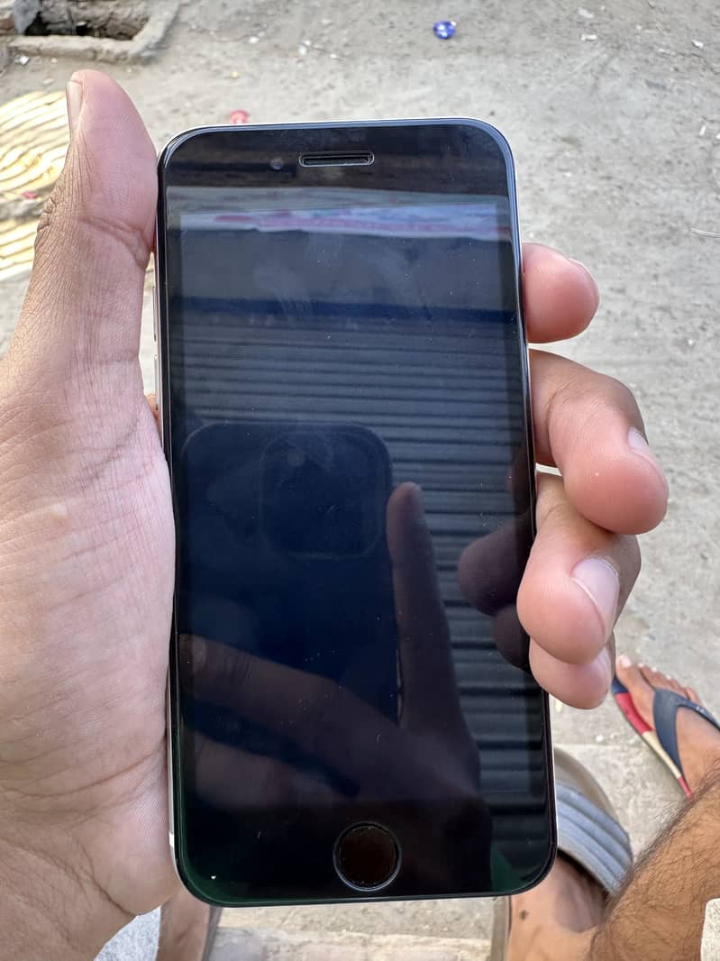 Apple iPhone SE 2020 4
